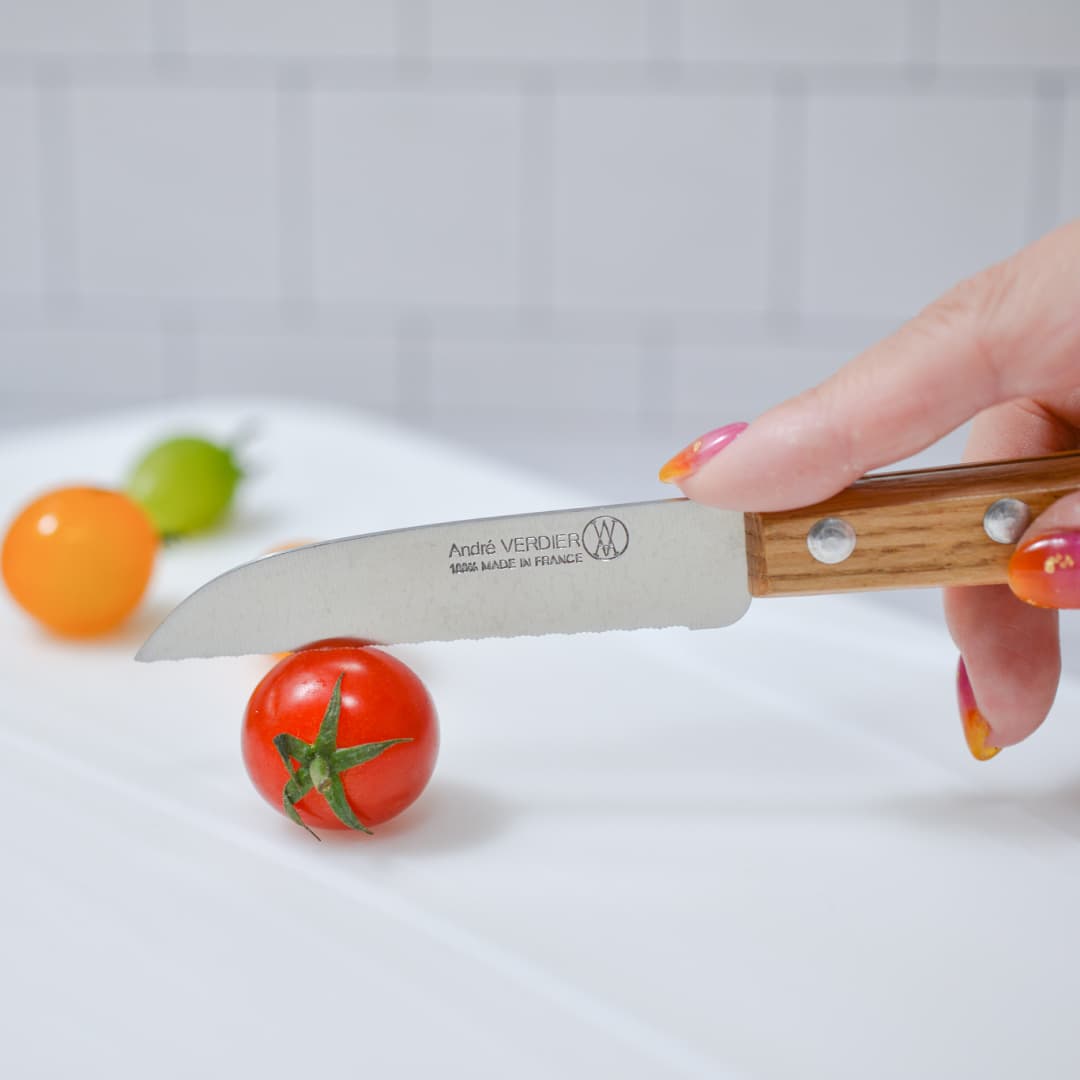 ギザ刃ピーリングナイフでトマトを切る画像1
