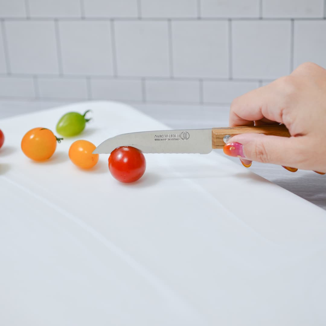 ギザ刃ピーリングナイフでトマトを切る画像3