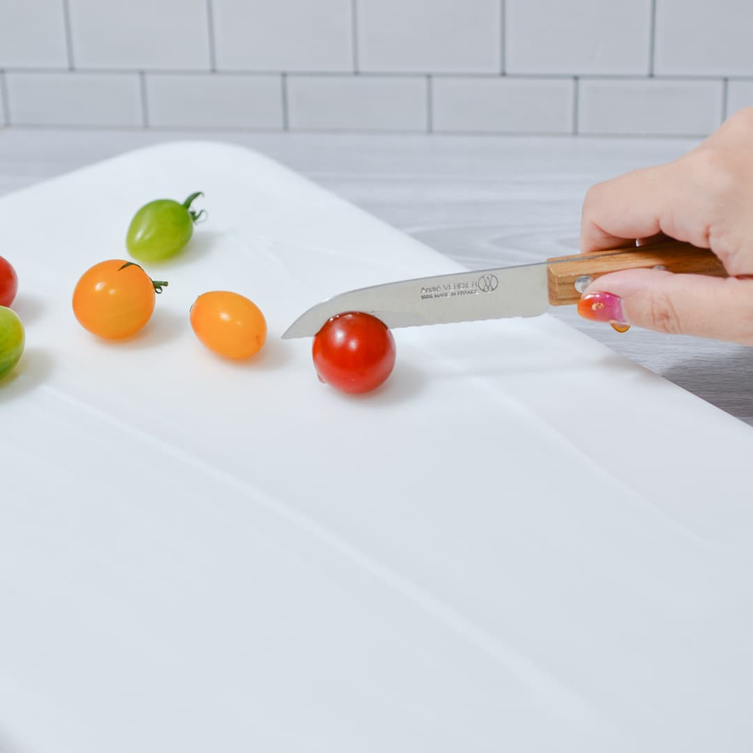 ギザ刃ピーリングナイフでトマトを切る画像4